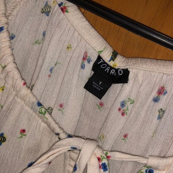 364. Torrid bees and flowers Gauze Blouson Half Sleeve top size 1 (1X) - Picture 8 of 10